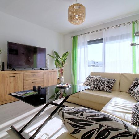 Center Location, Ac, Swimming Pool, And Parking Apartment Olhao Ngoại thất bức ảnh