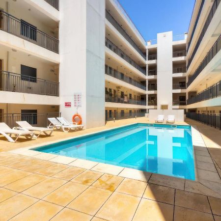 Center Location, Ac, Swimming Pool, And Parking Apartment Olhao Ngoại thất bức ảnh