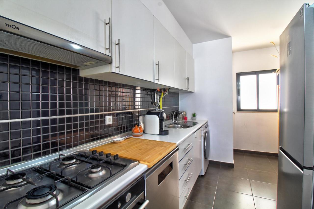 Center Location, Ac, Swimming Pool, And Parking Apartment Olhao Ngoại thất bức ảnh