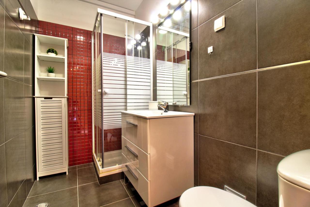 Center Location, Ac, Swimming Pool, And Parking Apartment Olhao Ngoại thất bức ảnh