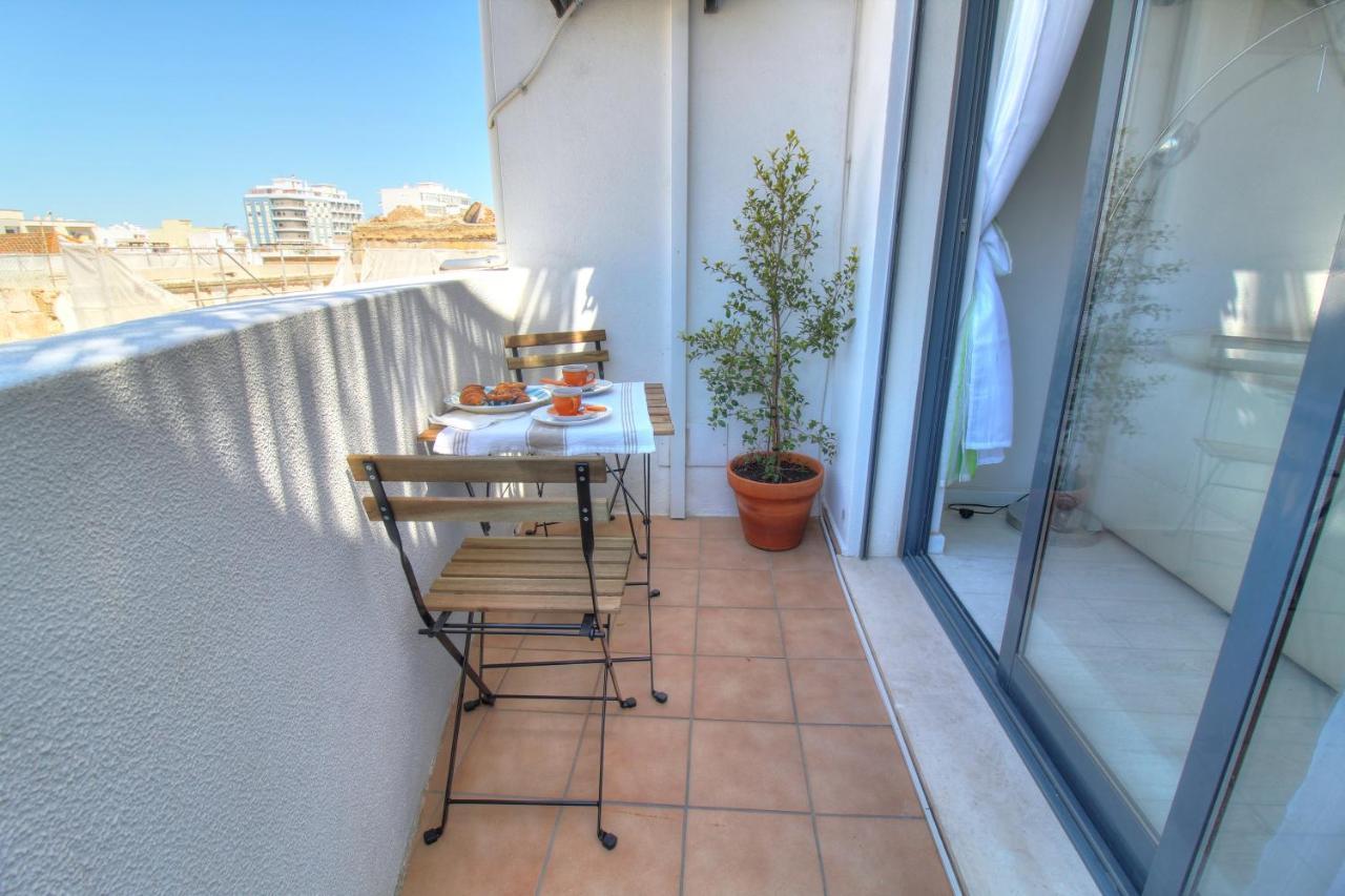 Center Location, Ac, Swimming Pool, And Parking Apartment Olhao Ngoại thất bức ảnh