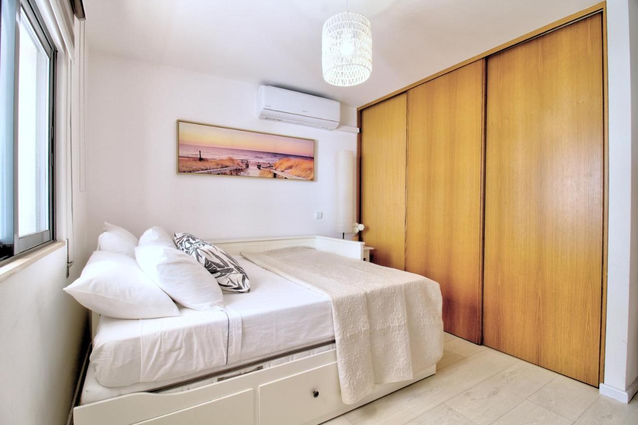Center Location, Ac, Swimming Pool, And Parking Apartment Olhao Ngoại thất bức ảnh
