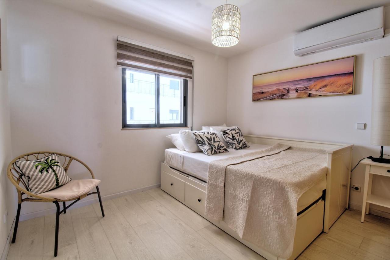Center Location, Ac, Swimming Pool, And Parking Apartment Olhao Ngoại thất bức ảnh