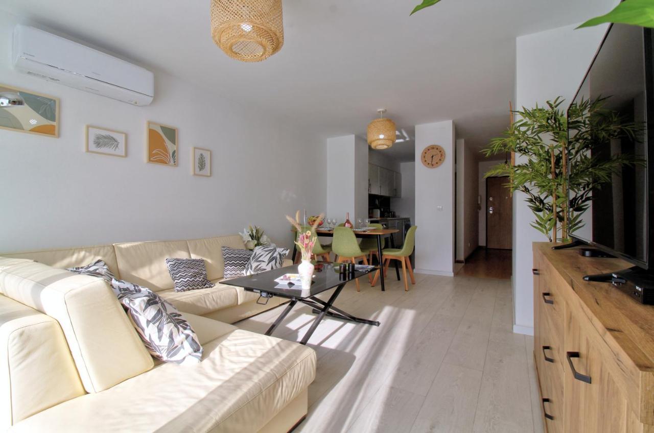 Center Location, Ac, Swimming Pool, And Parking Apartment Olhao Ngoại thất bức ảnh